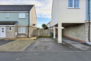 Driveway/Parking- click for photo gallery